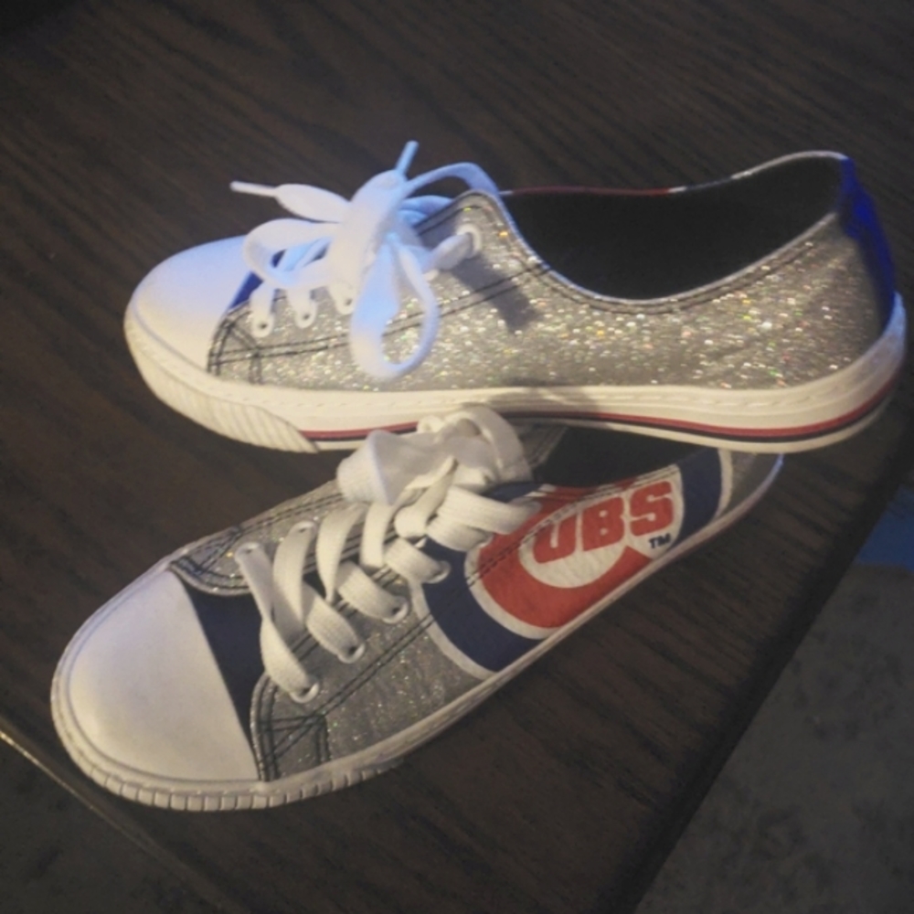 Cubs chucks sneekers Womens size 10